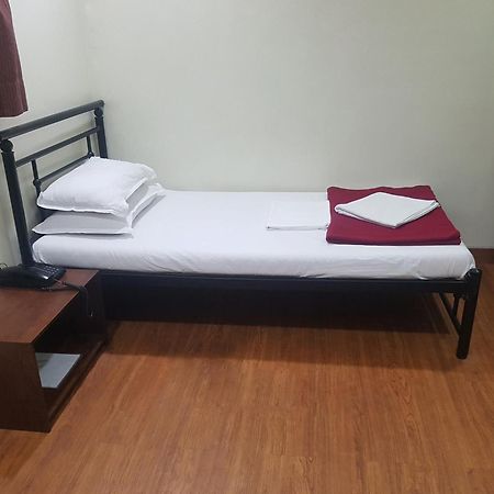 מומביי Hotel Kumkum מראה חיצוני תמונה