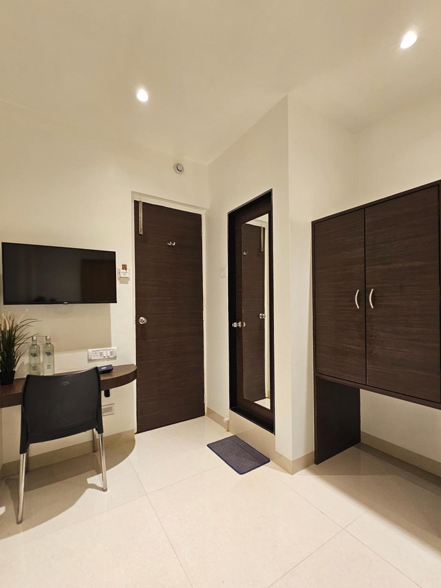 מומביי Hotel Kumkum מראה חיצוני תמונה