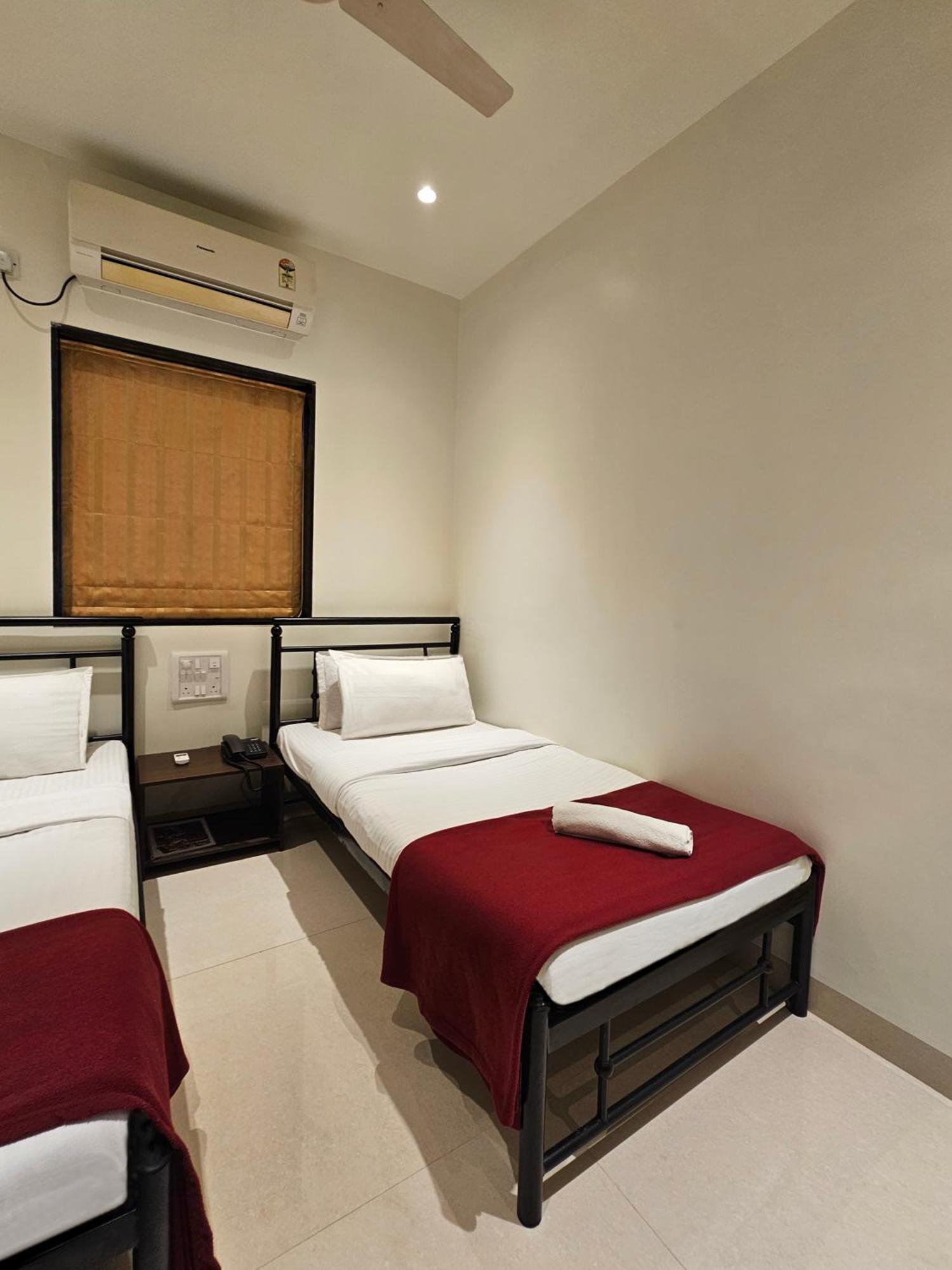 מומביי Hotel Kumkum מראה חיצוני תמונה