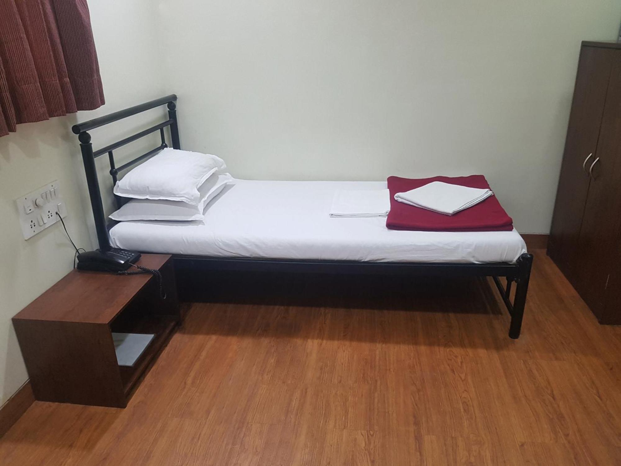 מומביי Hotel Kumkum מראה חיצוני תמונה