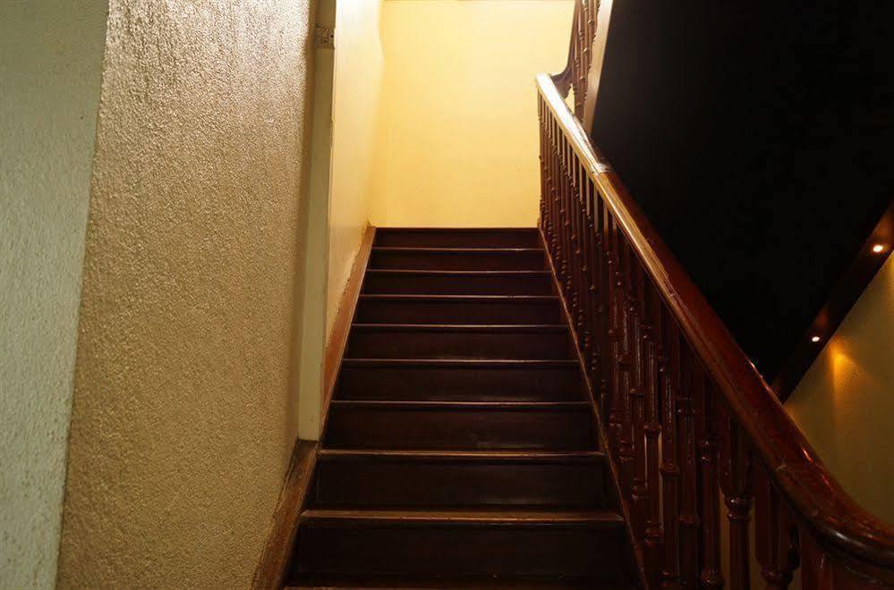 מומביי Hotel Kumkum מראה חיצוני תמונה