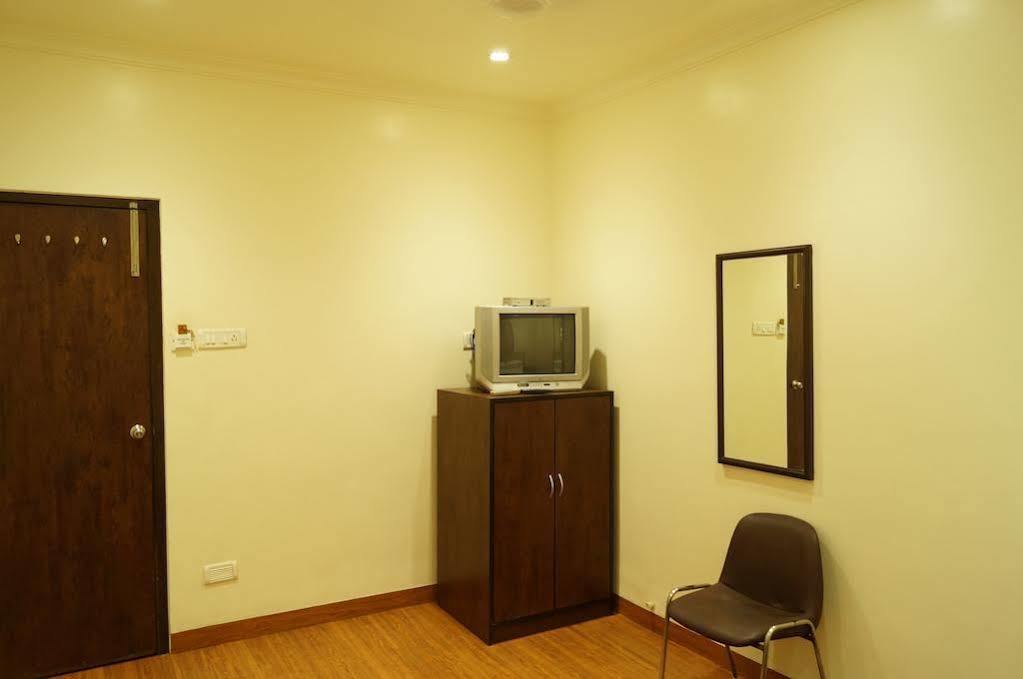 מומביי Hotel Kumkum מראה חיצוני תמונה