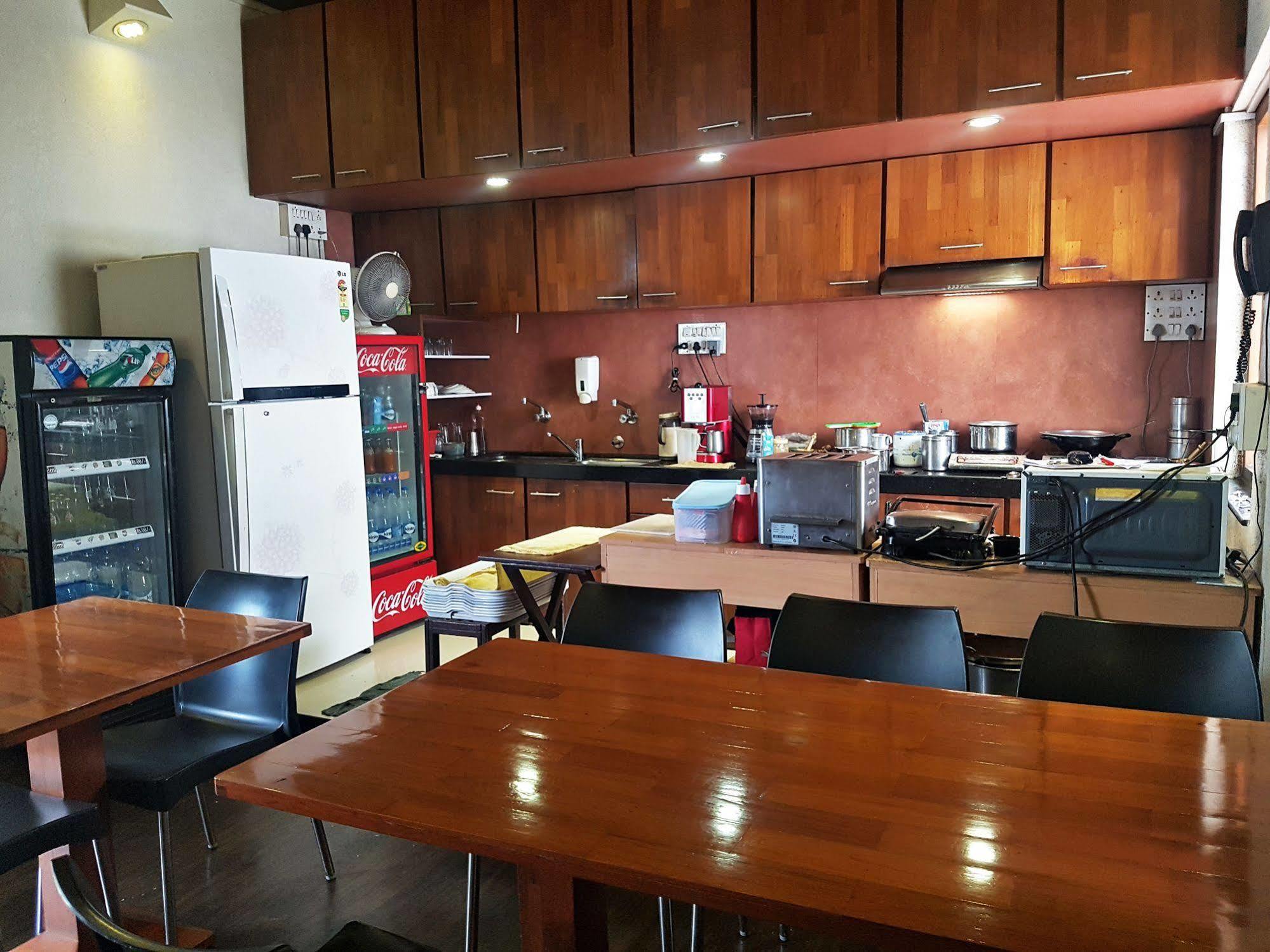 מומביי Hotel Kumkum מראה חיצוני תמונה