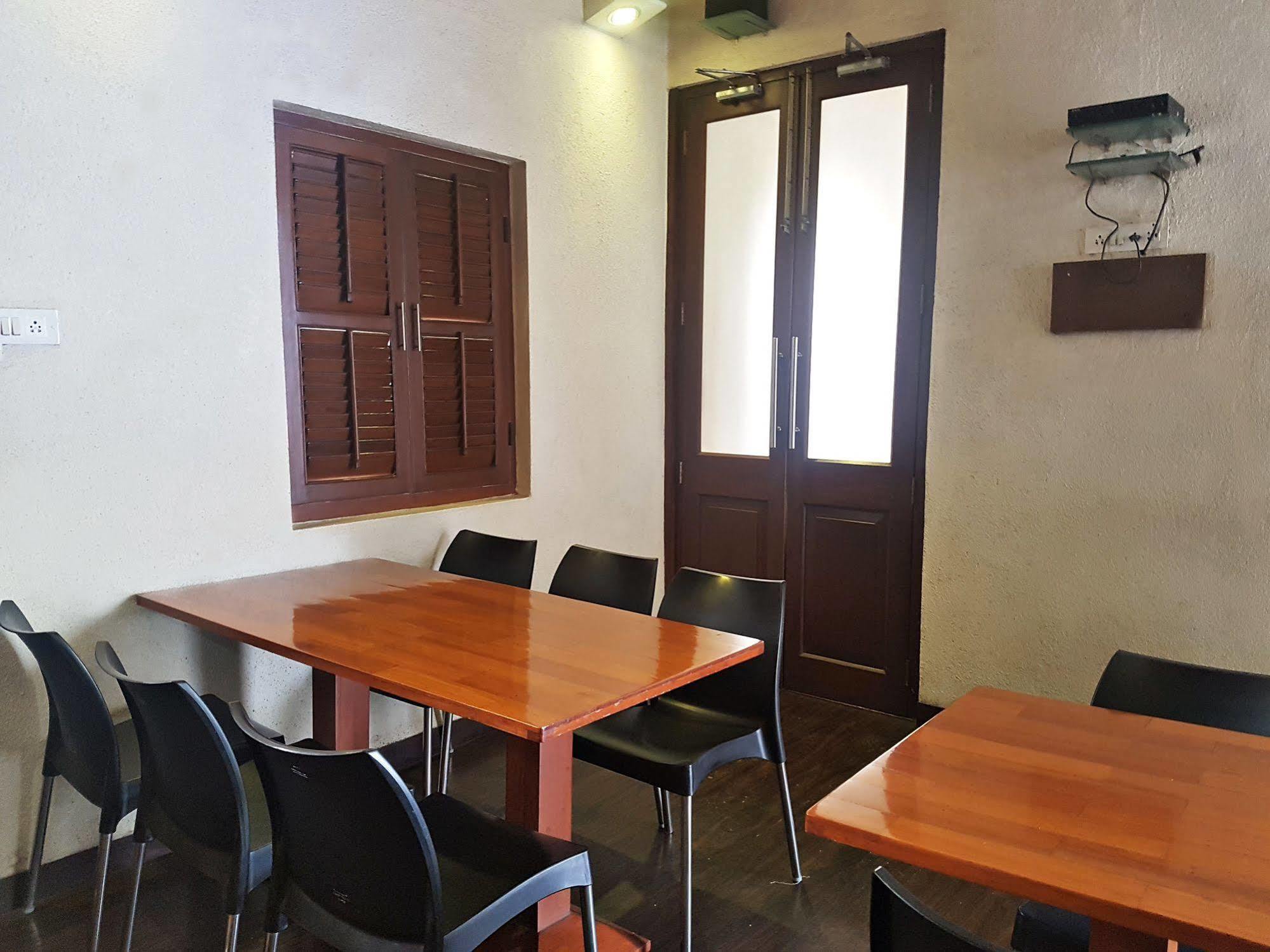 מומביי Hotel Kumkum מראה חיצוני תמונה