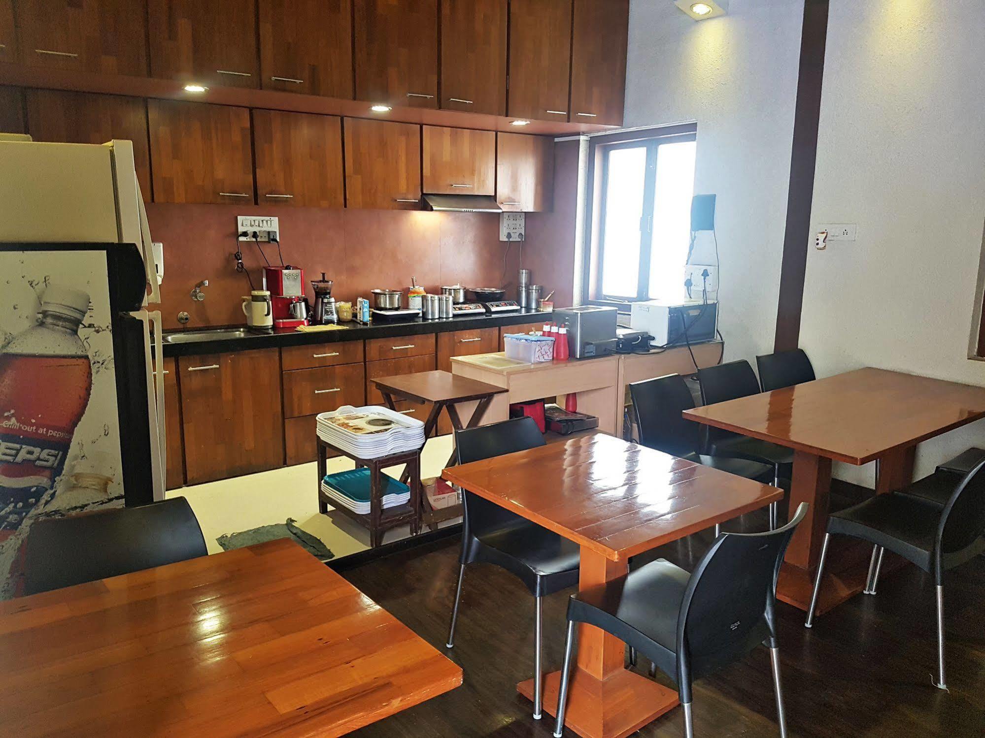 מומביי Hotel Kumkum מראה חיצוני תמונה