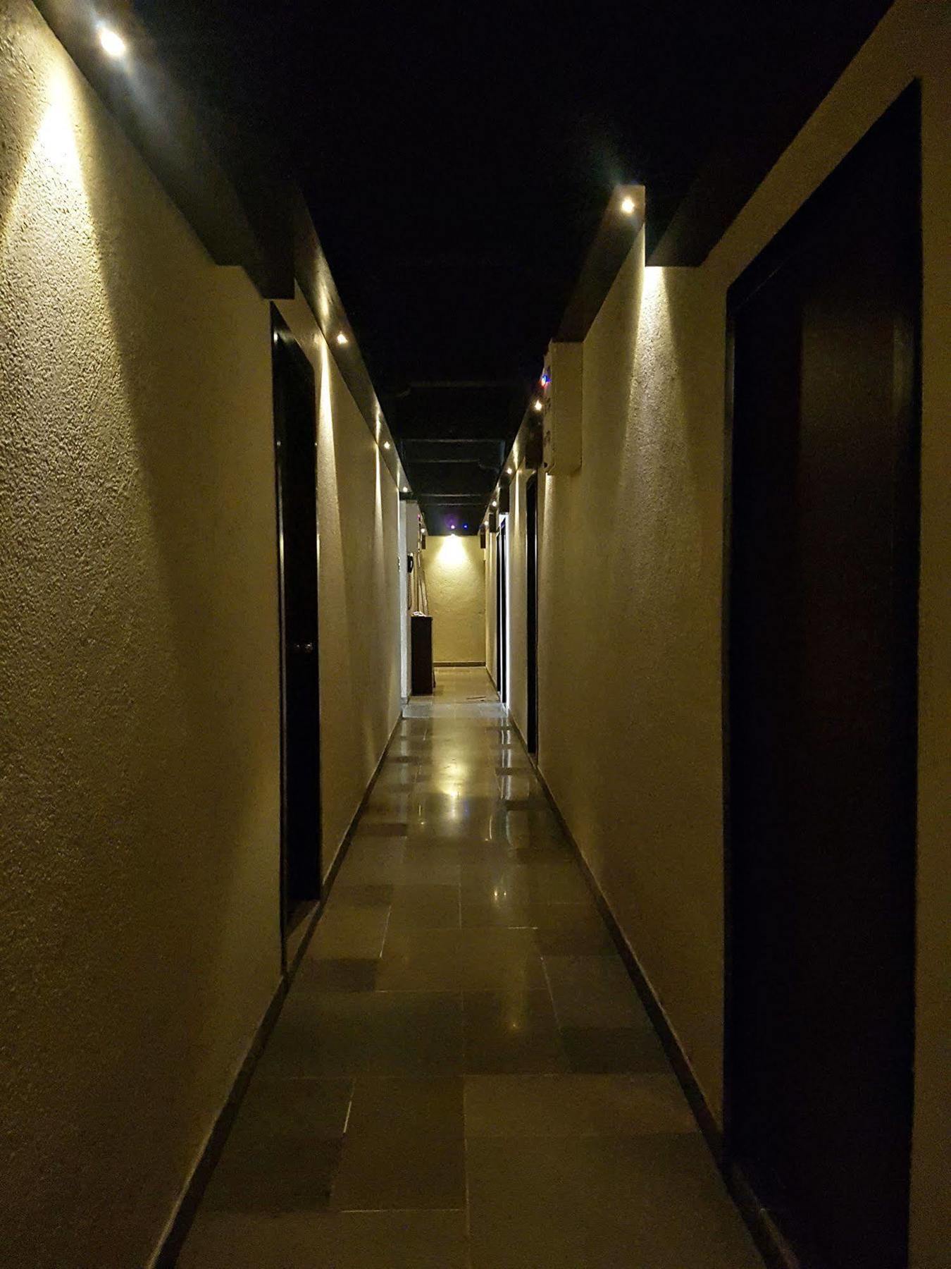 מומביי Hotel Kumkum מראה חיצוני תמונה